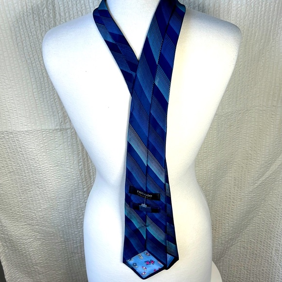 Nicole Miller Silk Wide Blue Stripe Mens Necktie Neck Tie 4x59 - Picture 6 of 15